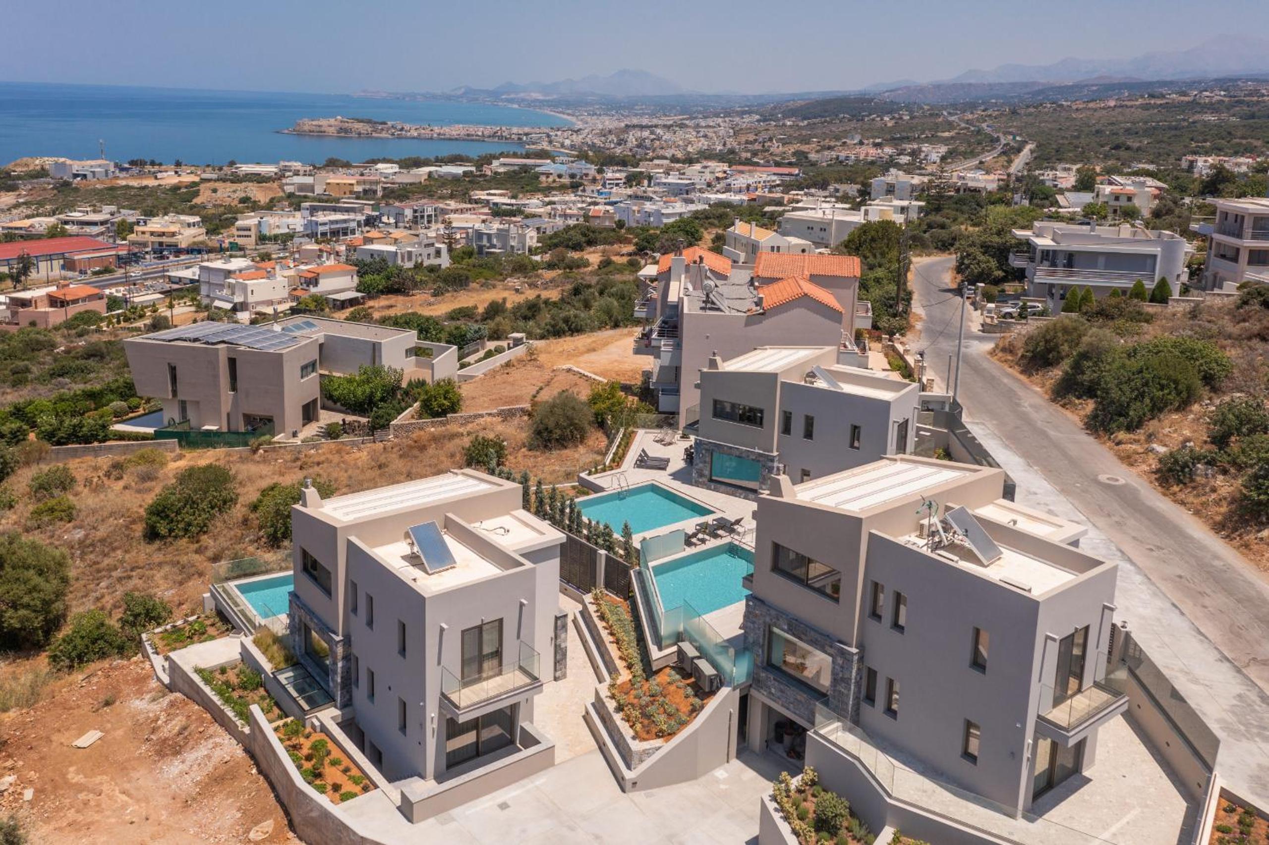 Skyfall Villas - With 12 Bedrooms view 2