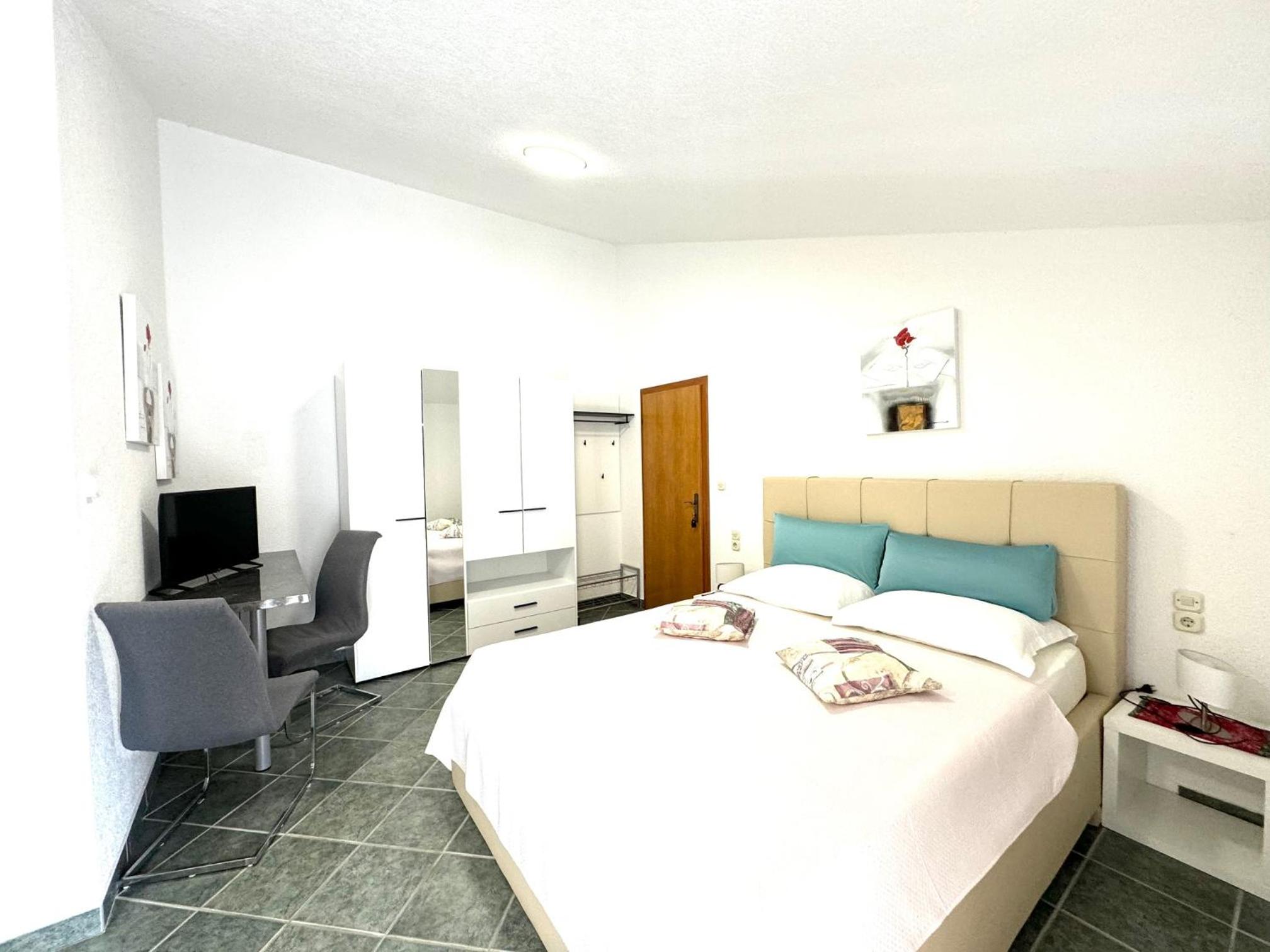 NellaToni Apartments