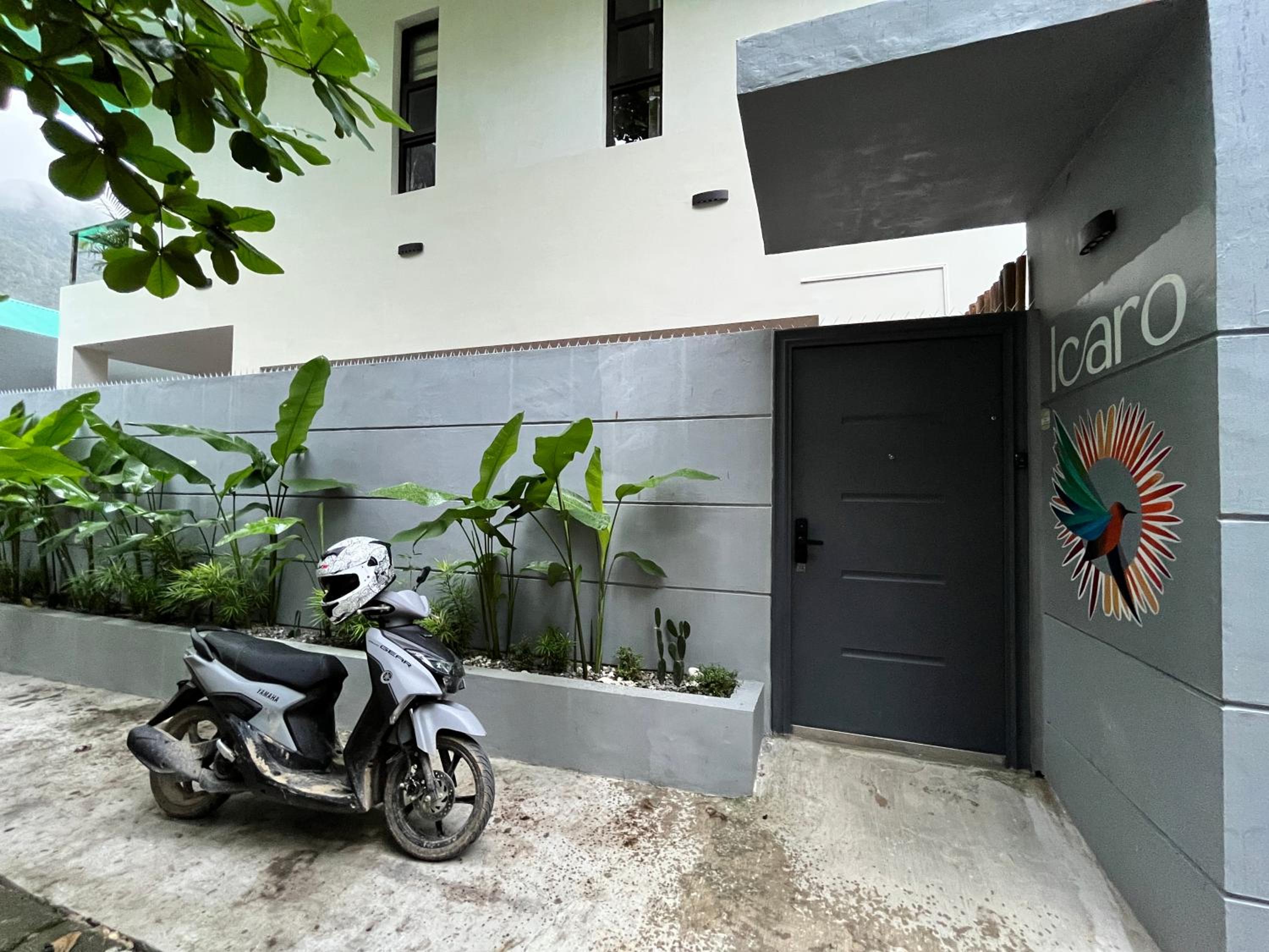 Serene Villa Icaro in Downtown El Nido with Cliff View view 2