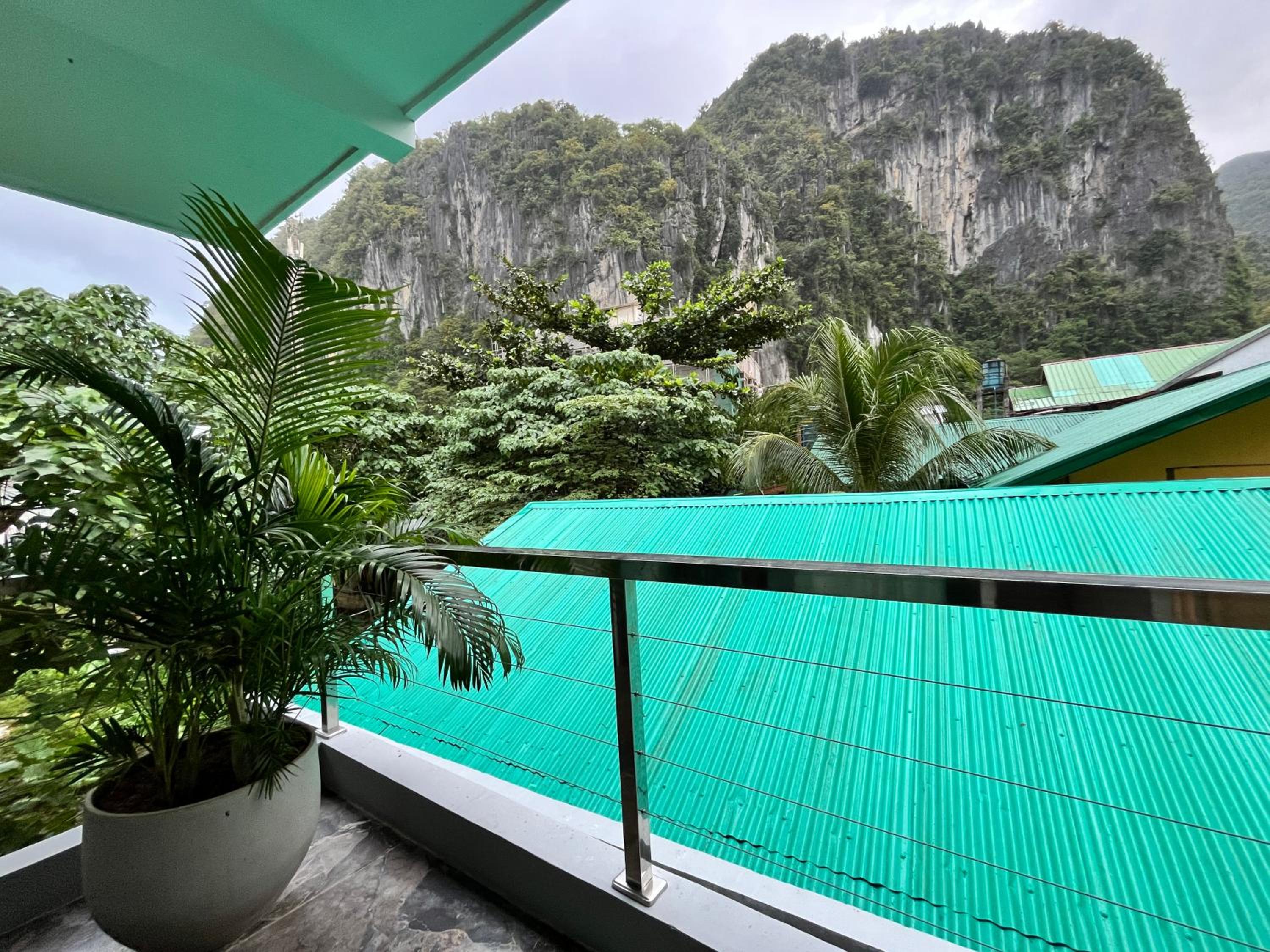 Serene Villa Icaro in Downtown El Nido with Cliff View view 3