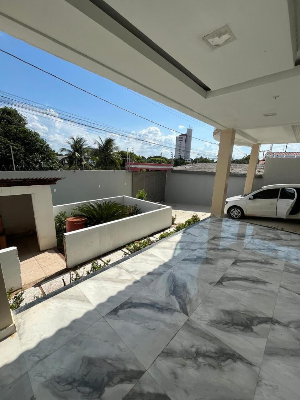 Casa grande com 4 suítes