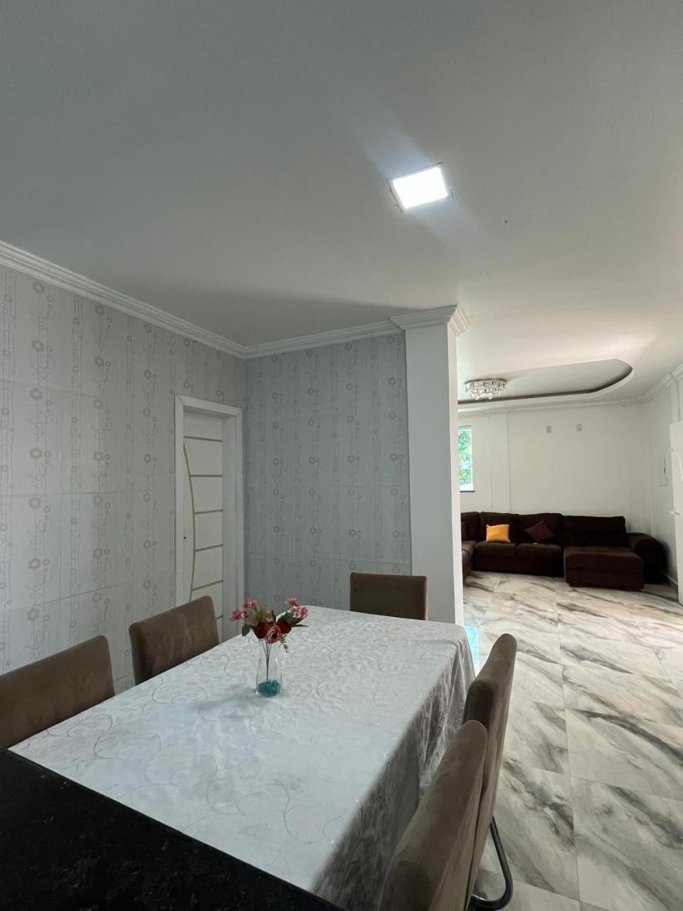 Casa grande com 4 suítes