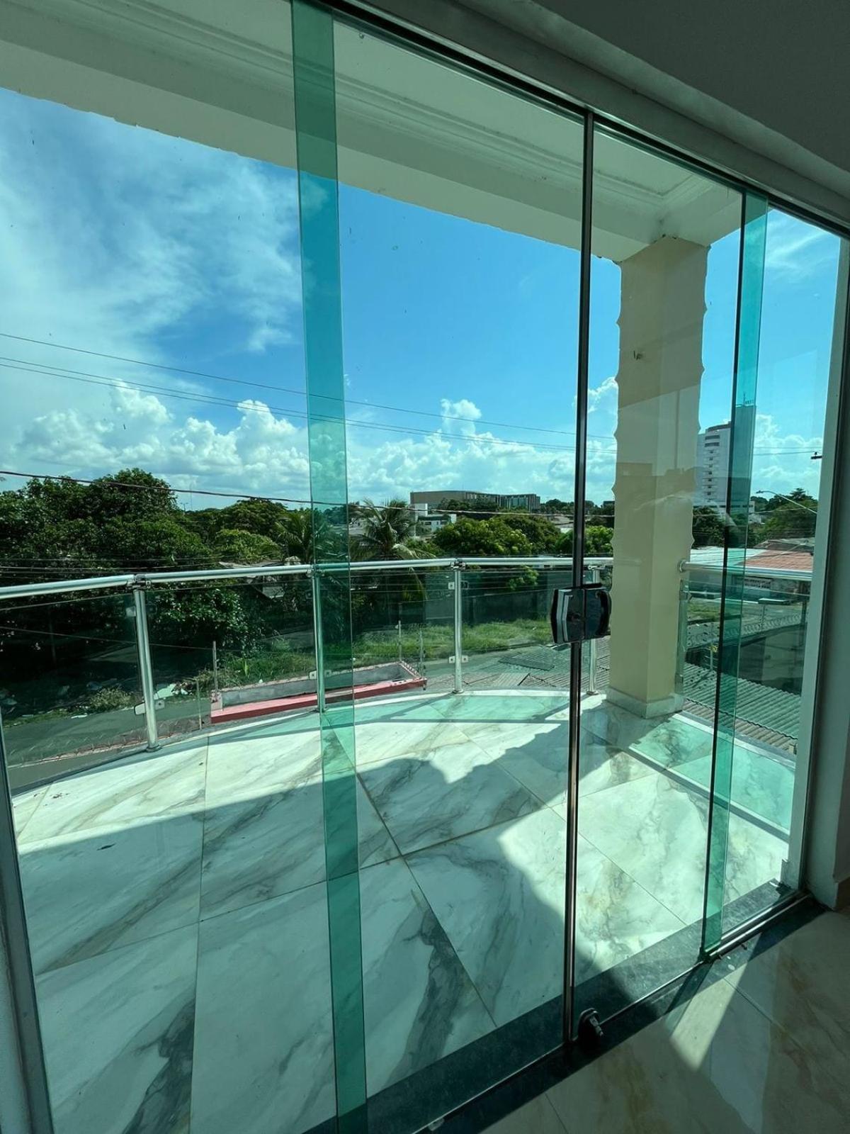 Casa grande com 4 suítes