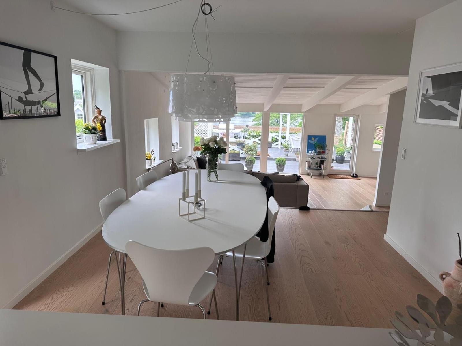 Stay by the Sea-luxury lake house close to the beach view 3