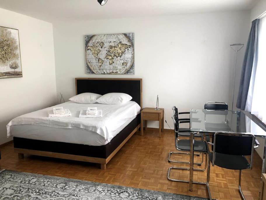 Bright and quiet studio in the city center - Sky1