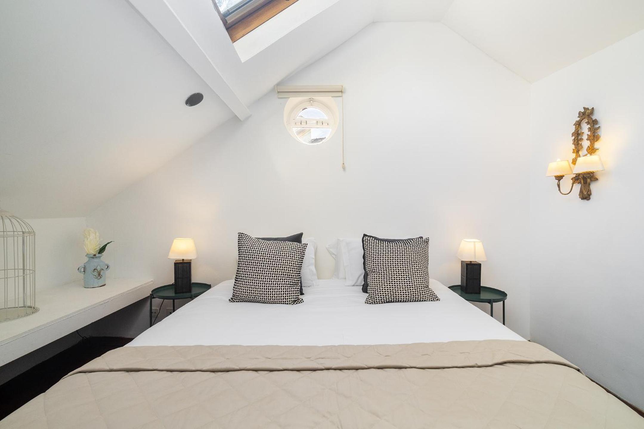 WHome Mid-term Rental Prime Location for D Nomads & R Workers view 2
