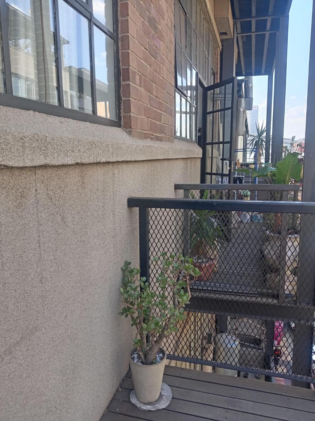 Hotel Studio Three-0-eight In Maboneng