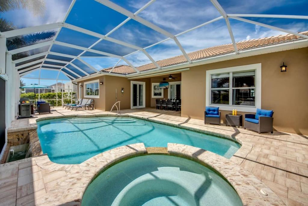 Villa Martinique by CoralVilla