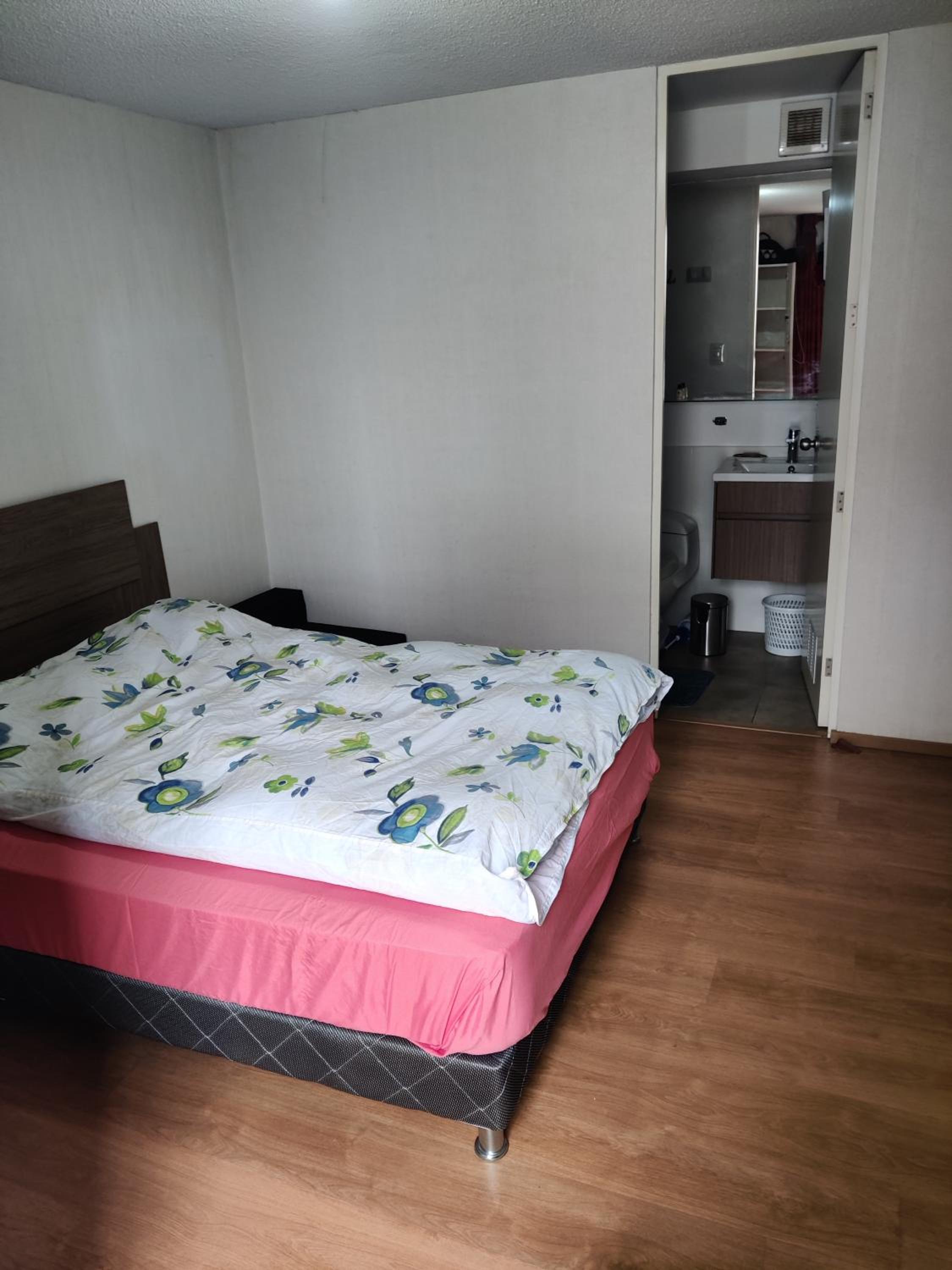 A cute 2 bedroom apartment close to downtown view 2