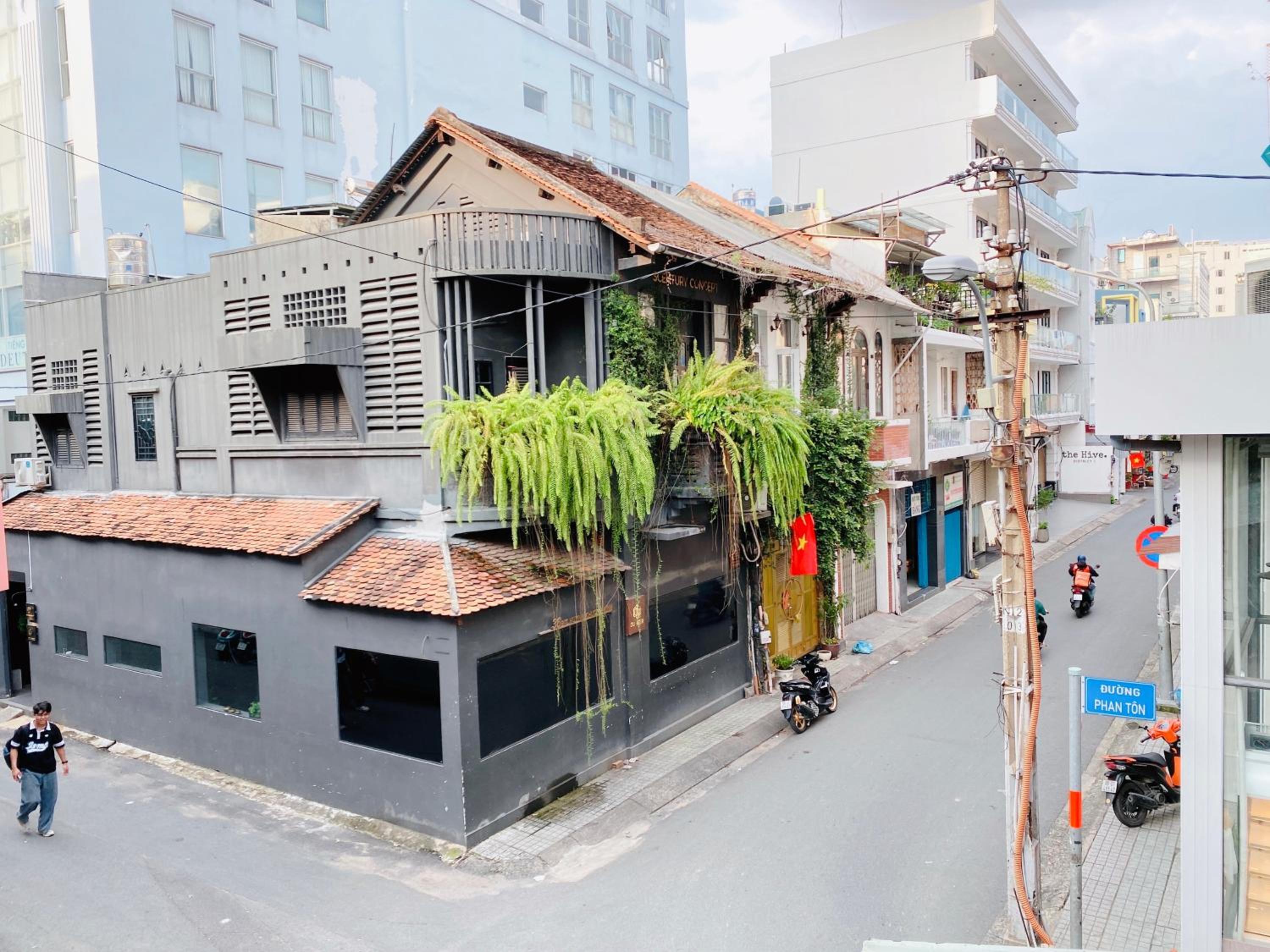Jessica's home in center, District 1