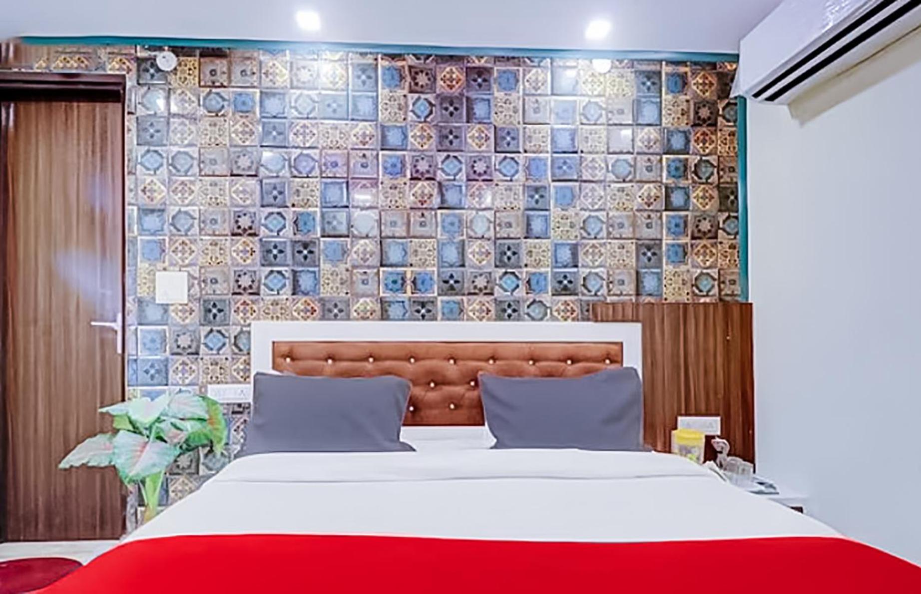 Green Palace - Near Karkardooma Court view 4