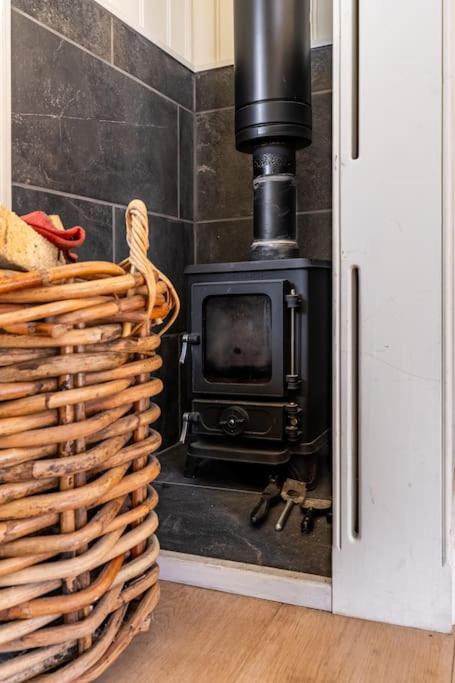 Unique Double Shepherd's Hut Hideaway - Pembrokeshire view 5