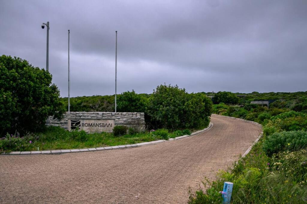 Luxury Beach House in Romansbaai Estate view 3