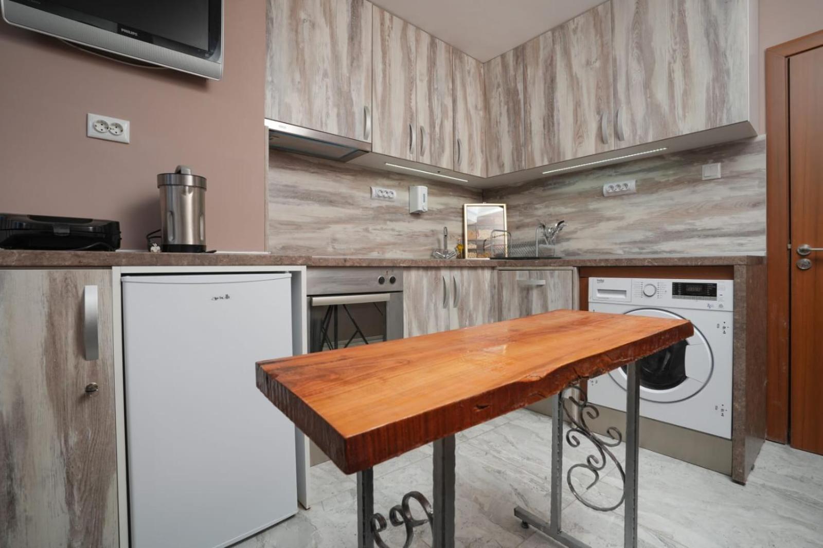 Ivy Central Apartment