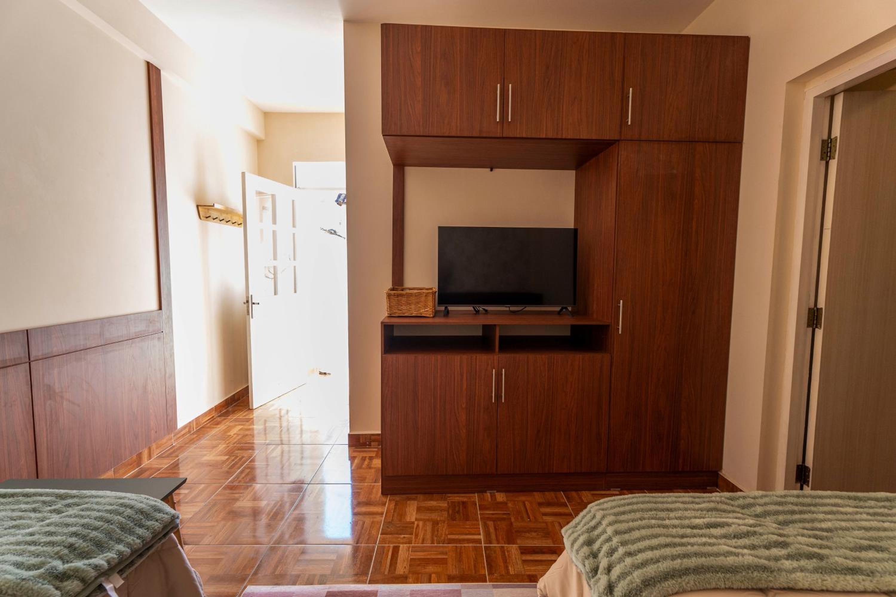 Room with workspace in the heart of the city