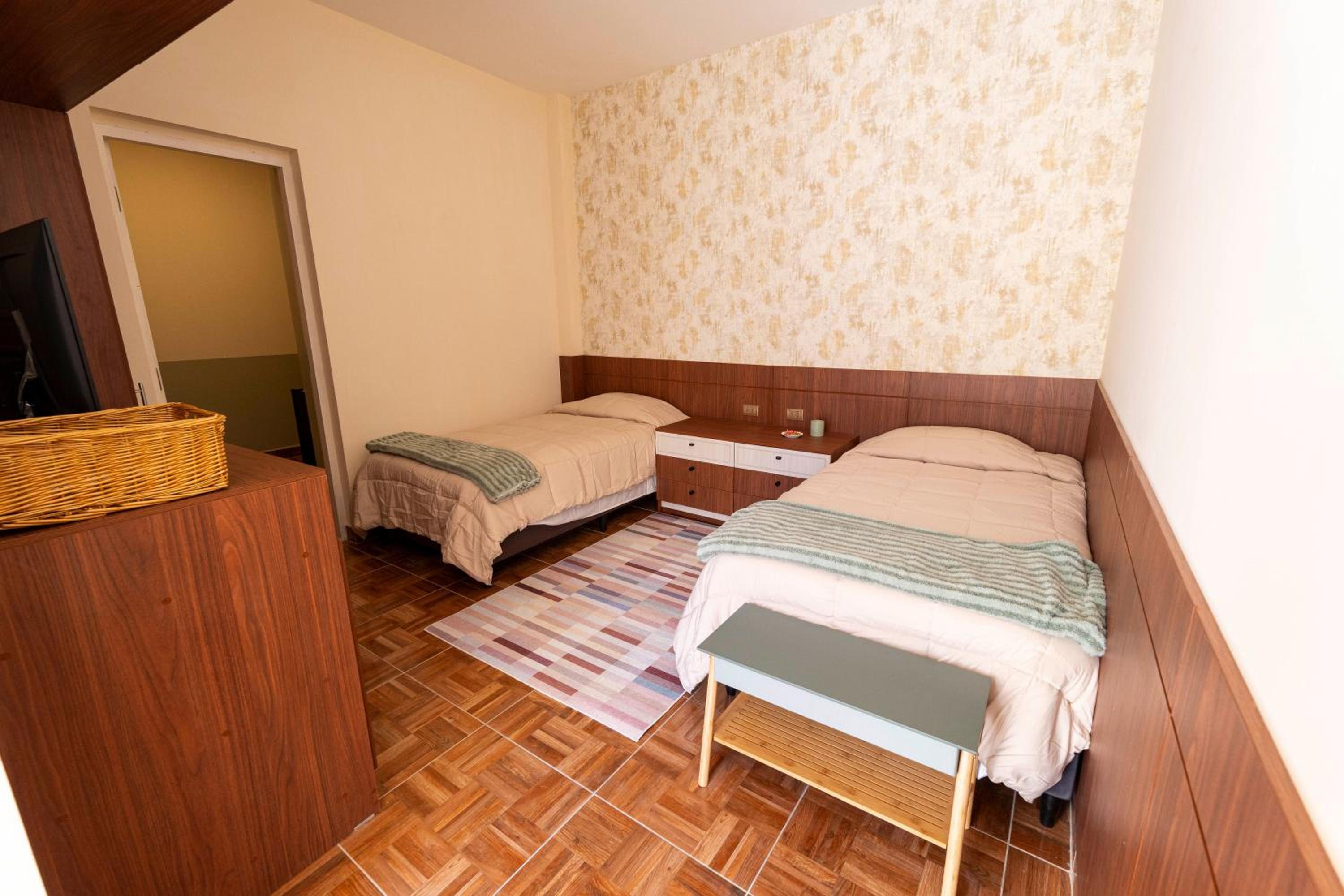 Room with workspace in the heart of the city