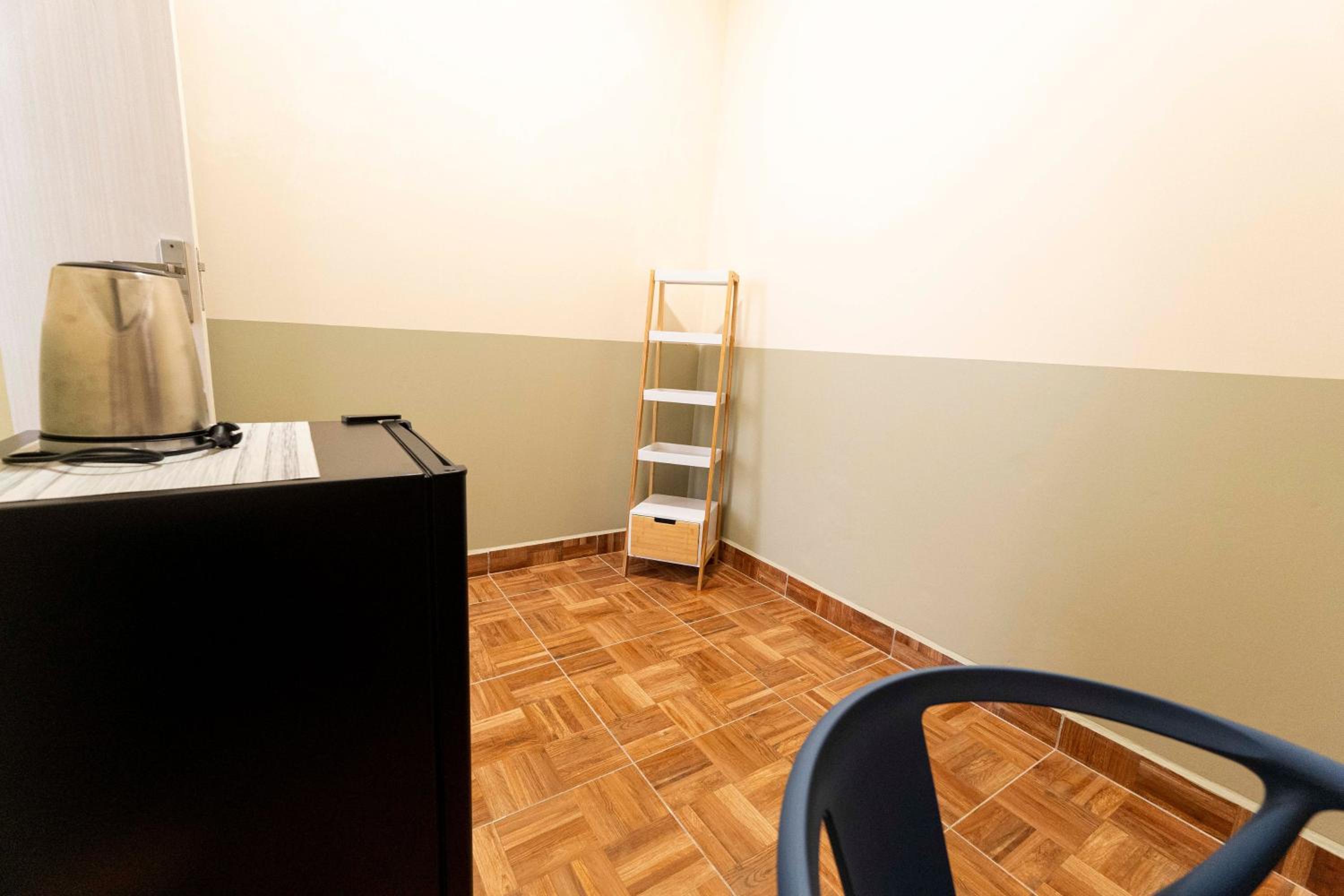 Room with workspace in the heart of the city