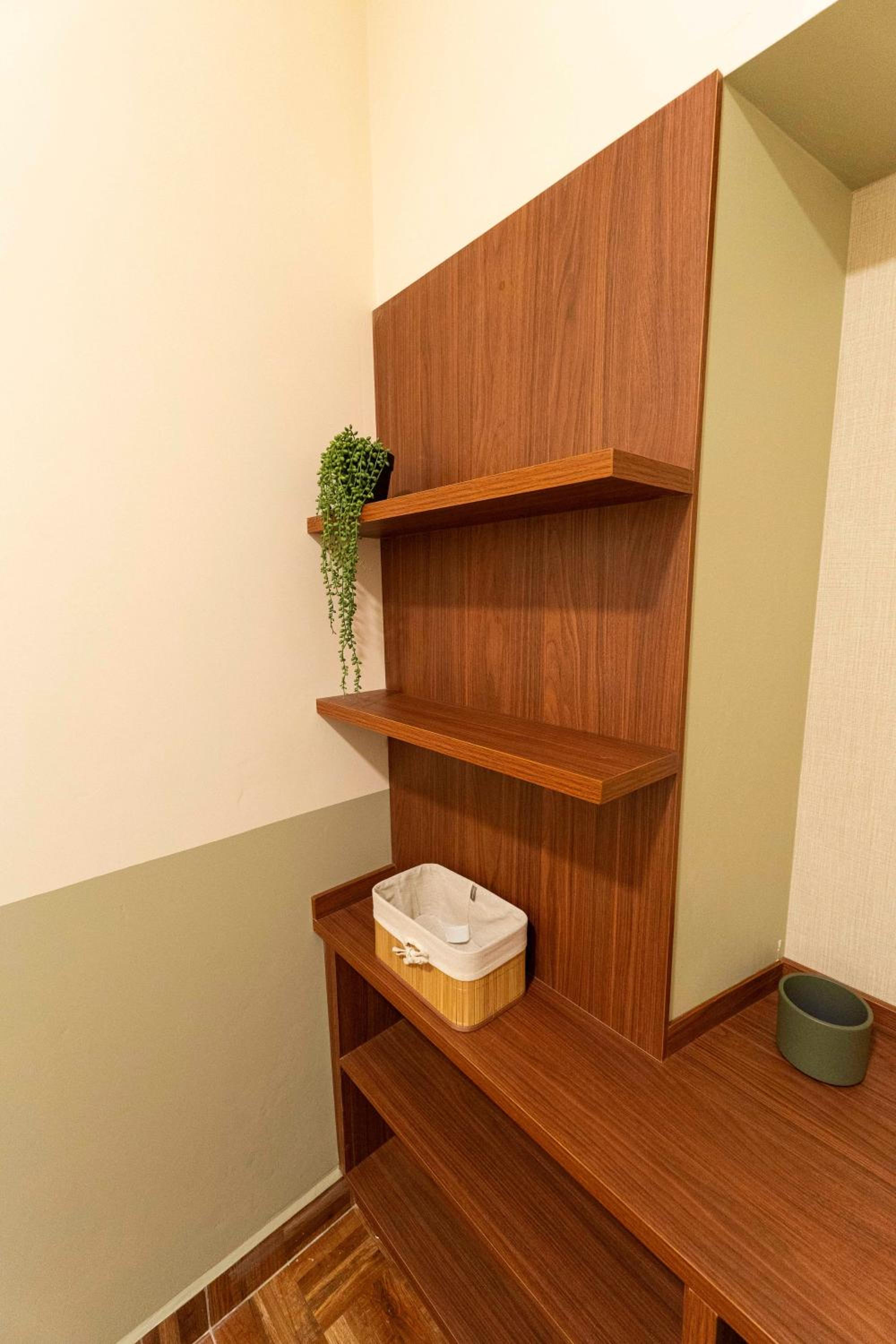 Room with workspace in the heart of the city