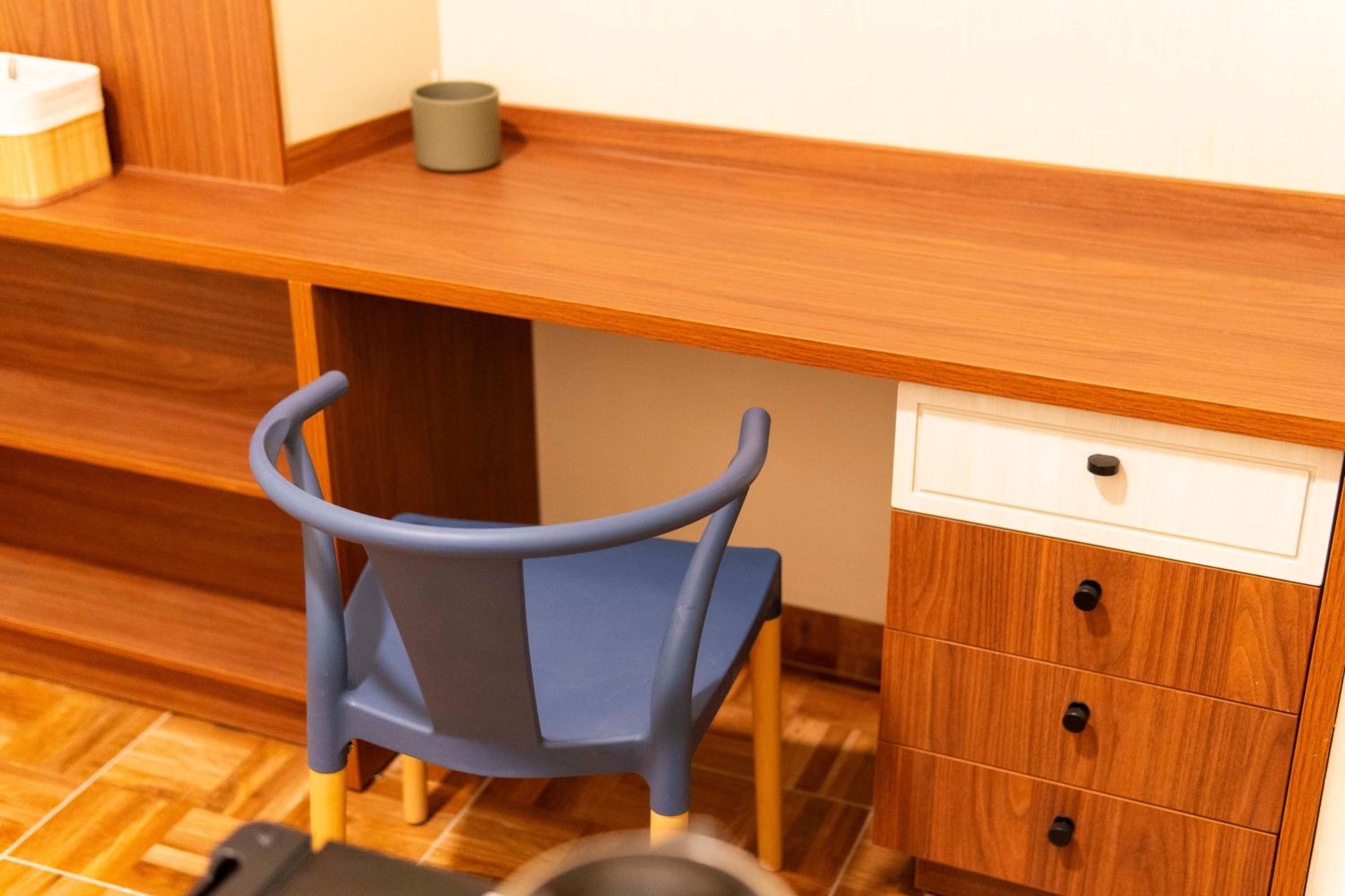 Room with workspace in the heart of the city