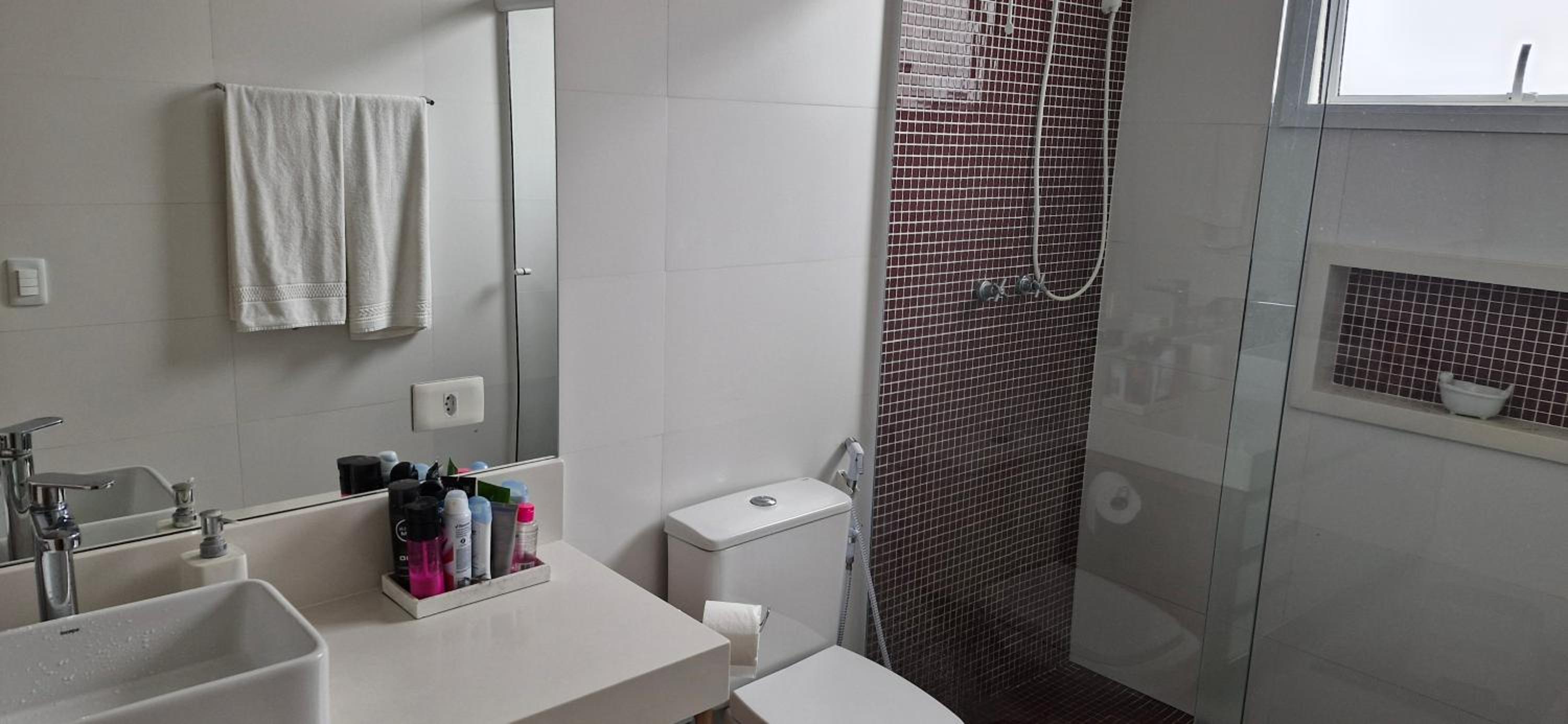 Casa com piscina em condomínio de frente à praia