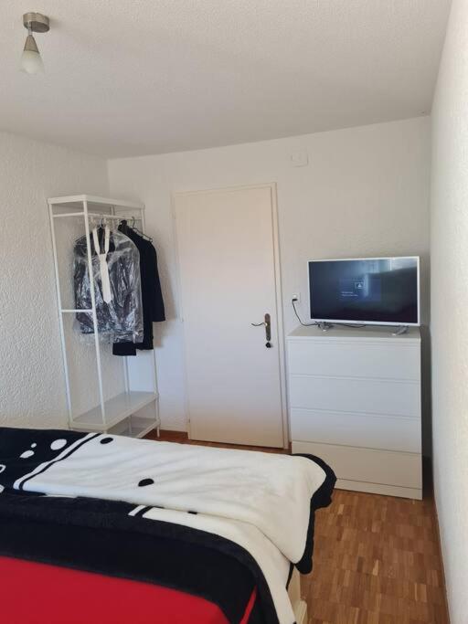 1 Beautiful Room in an 3-Bed-Room-Appart