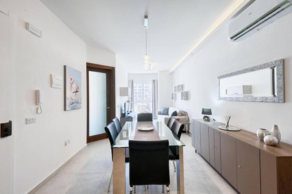 2 Bedroom Apartment with Balcony in St Julians, Paceville By Vaganza photo 5