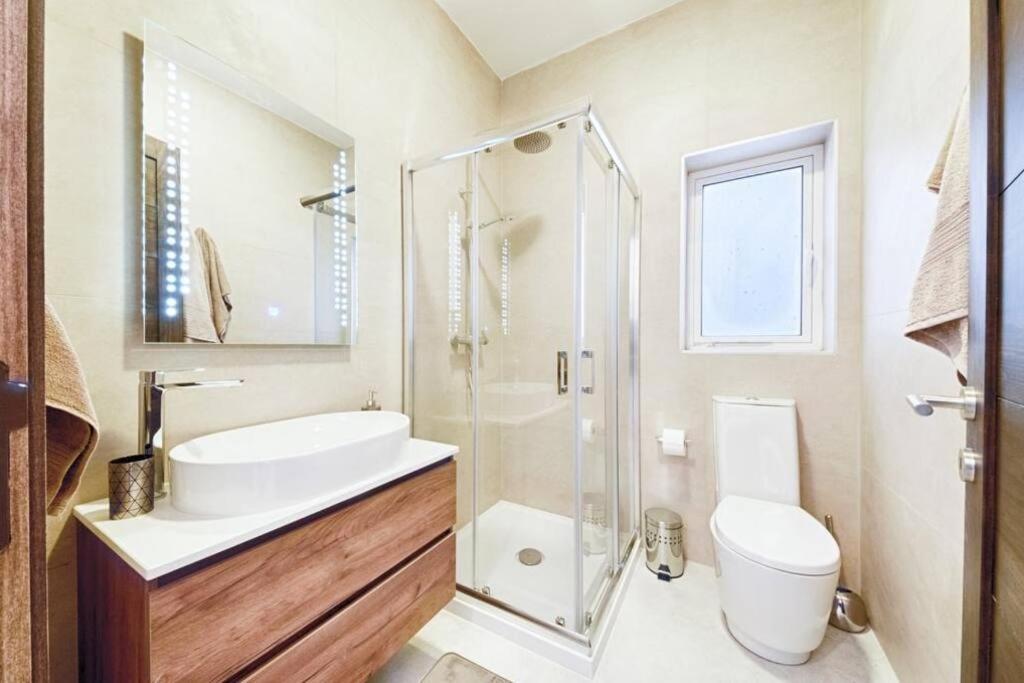 2 Bedroom Apartment with Balcony in St Julians, Paceville By Vaganza photo 2