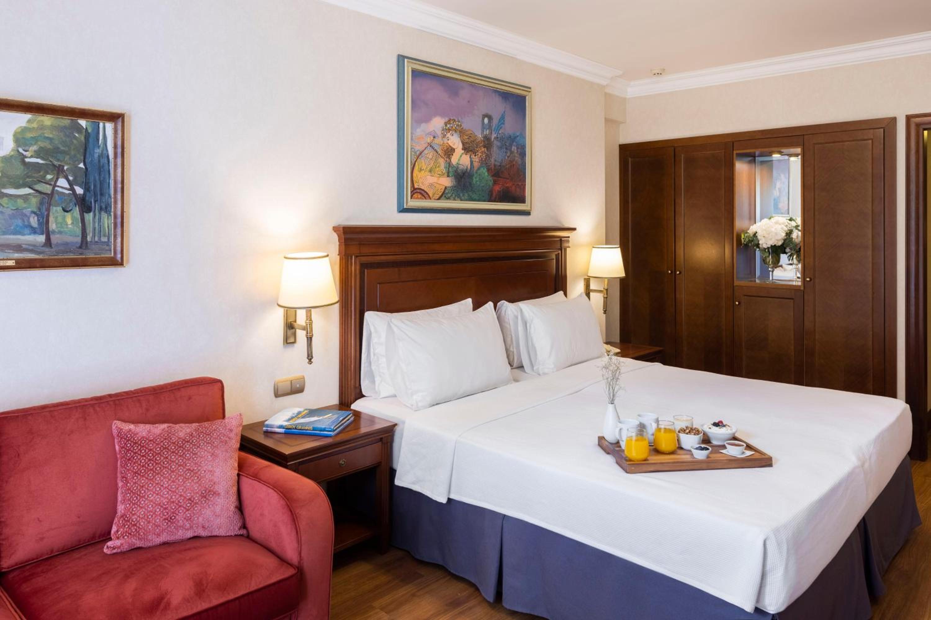 Bed & Sleeping Area