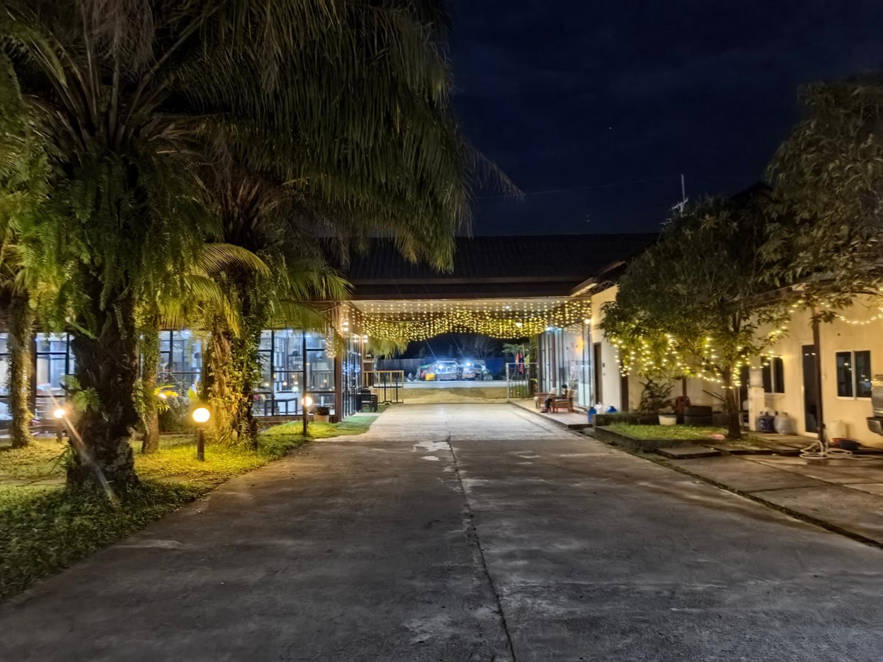 Twin Palms Resort