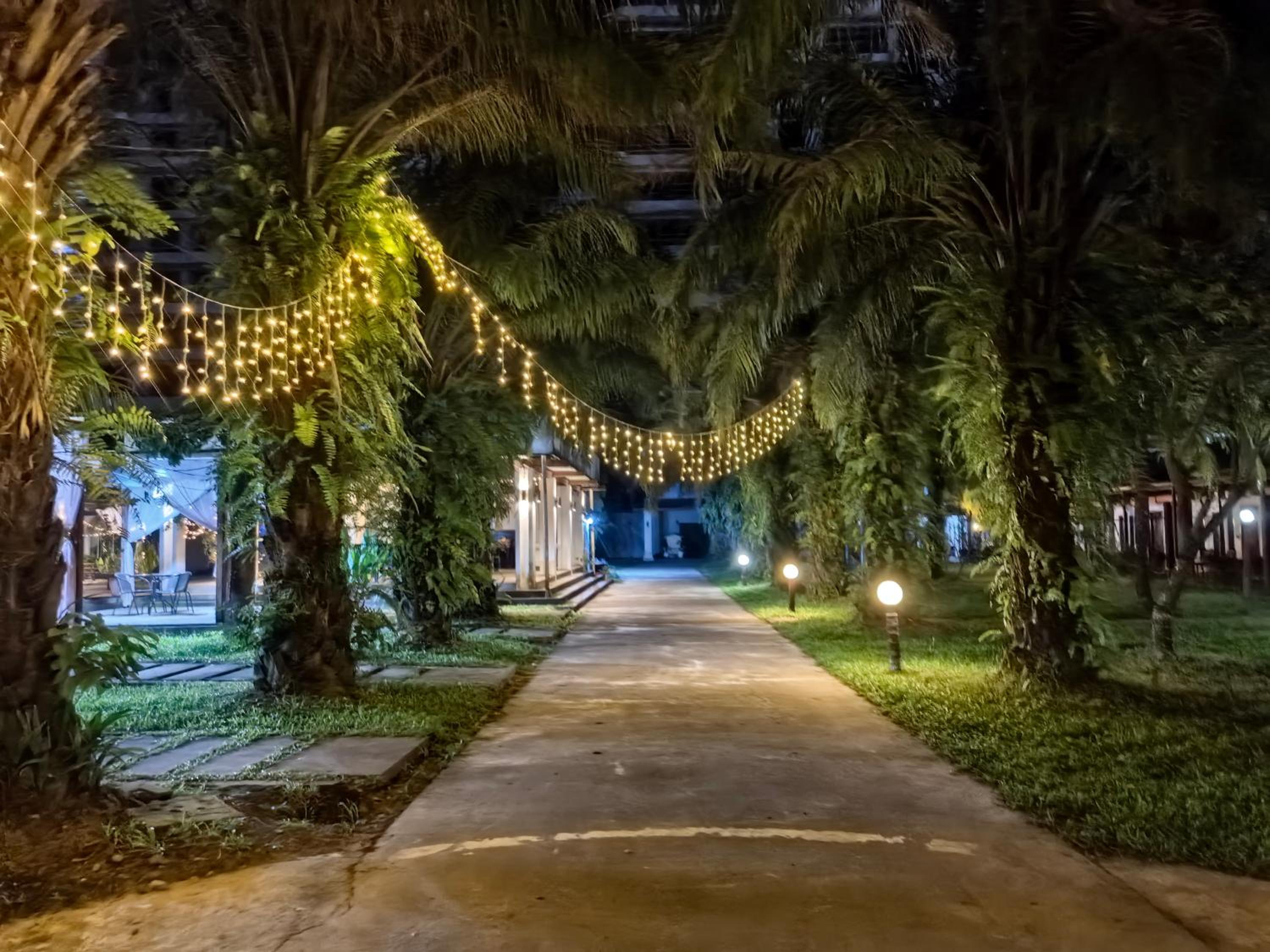 Twin Palms Resort