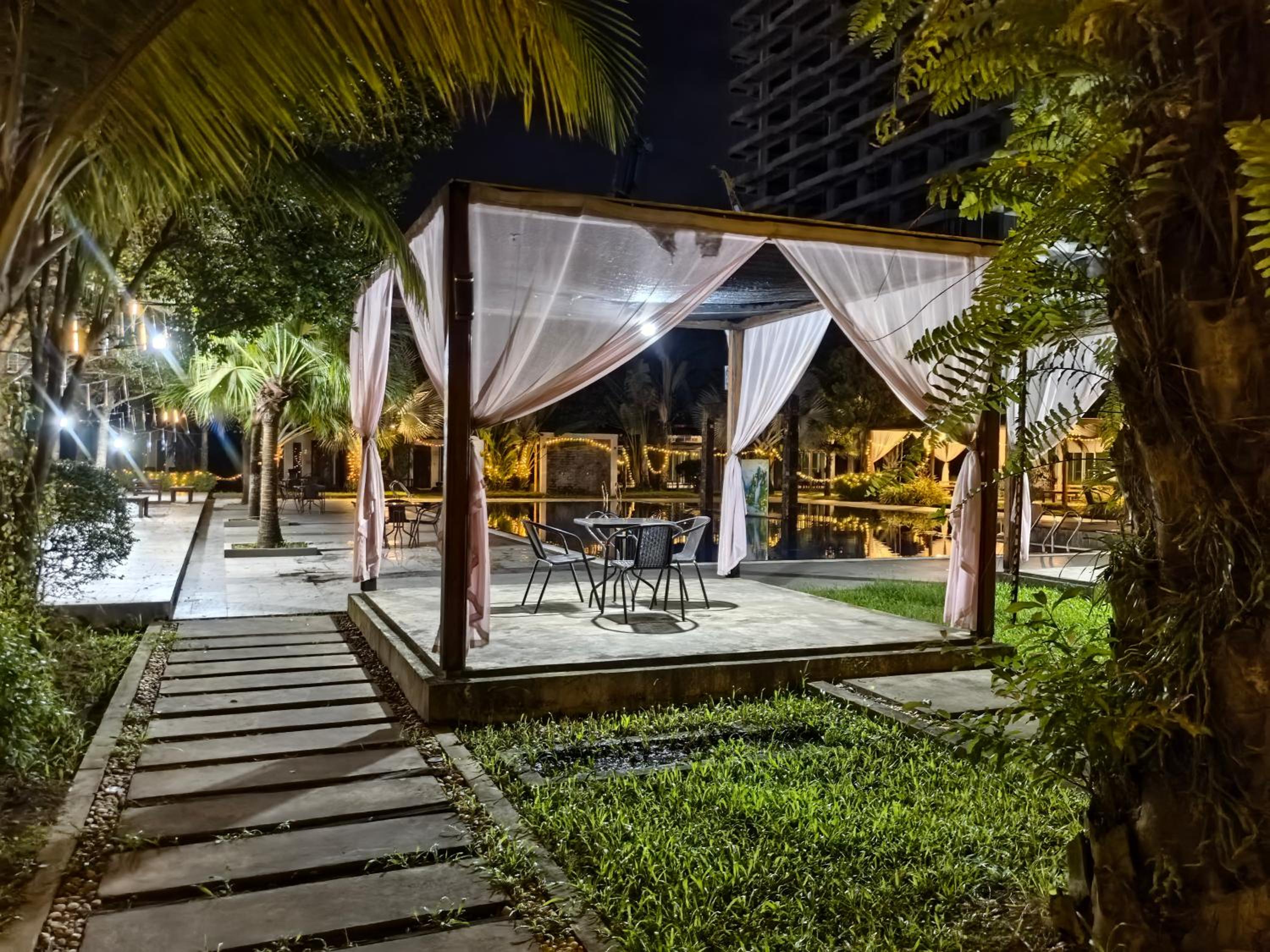 Twin Palms Resort