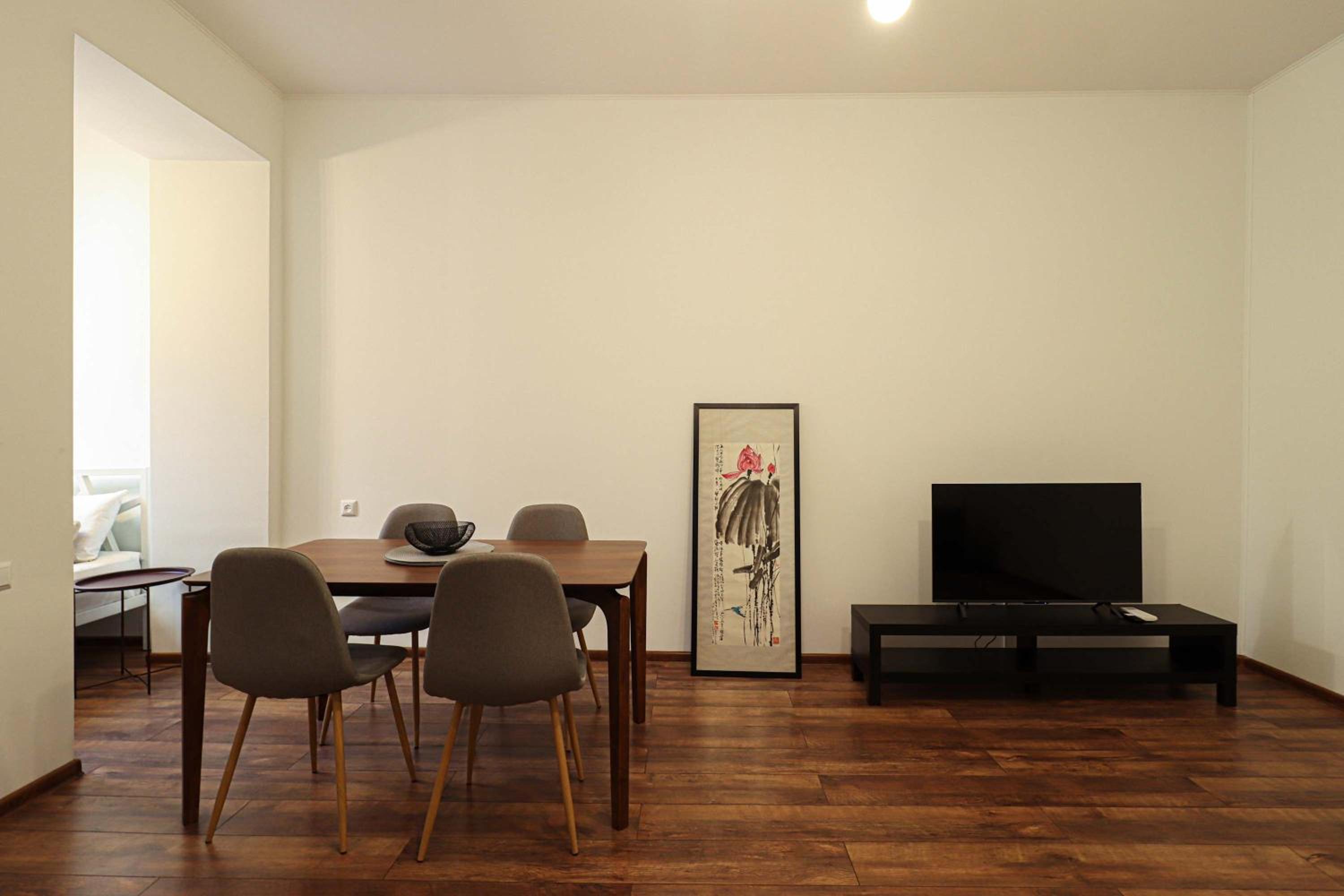Cozy Vera Apt - By Wehost