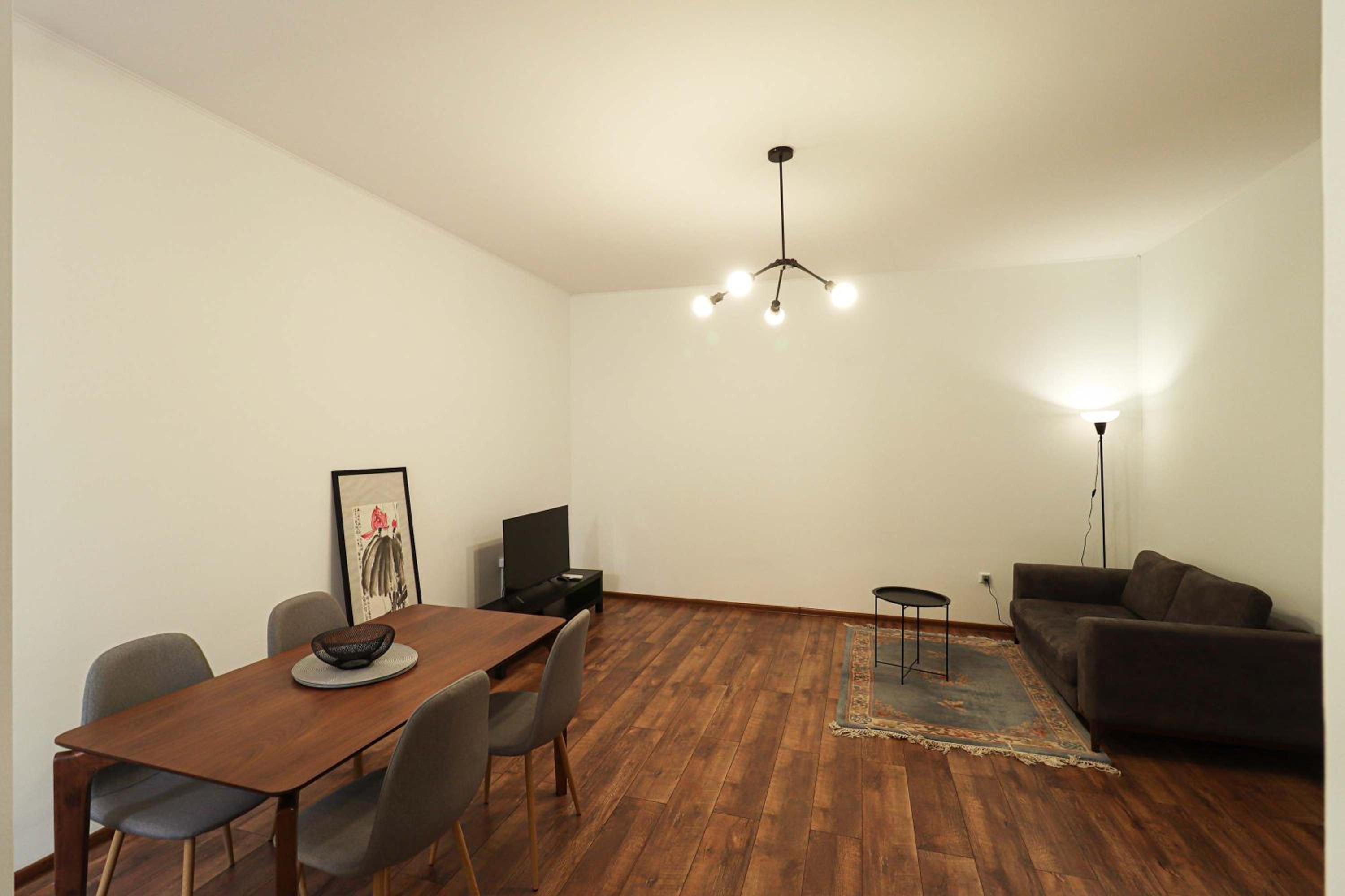 Cozy Vera Apt - By Wehost