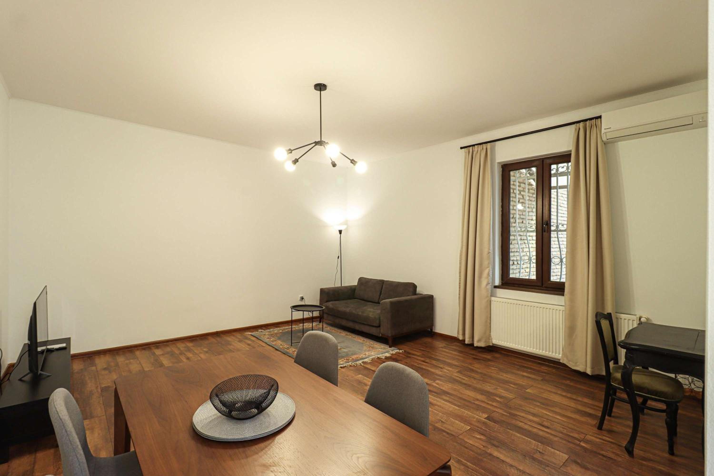 Cozy Vera Apt - By Wehost