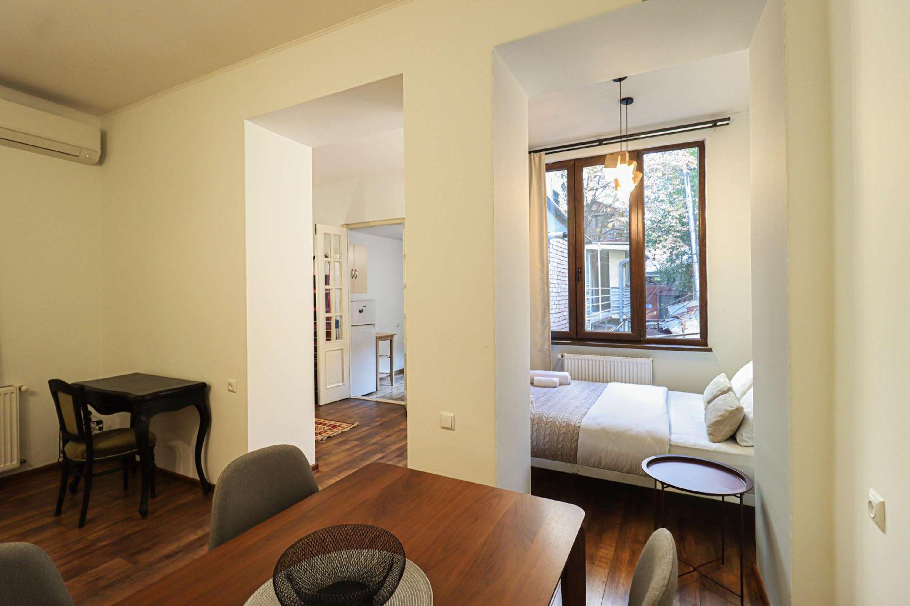 Cozy Vera Apt - By Wehost