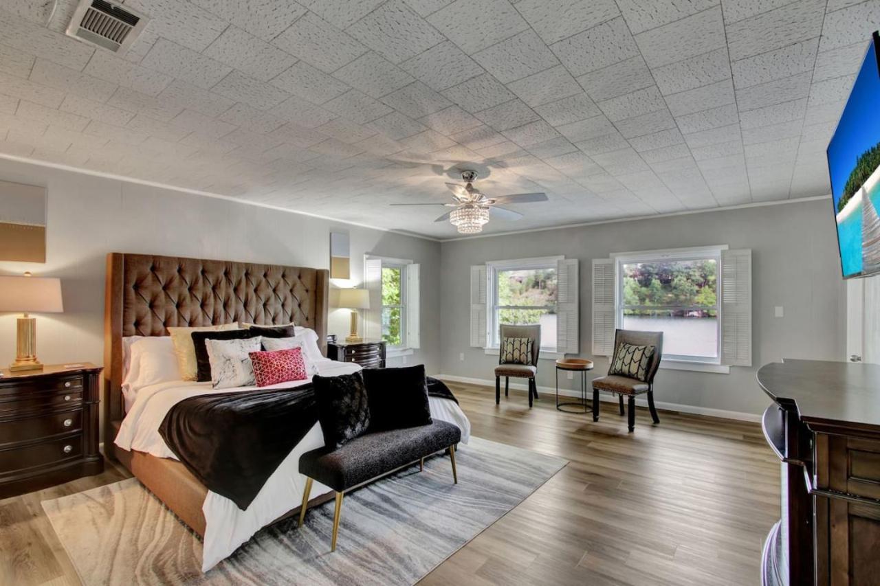 Lake Haven Estate with Hot Tub, Game Room and Pontoon Boat, 4BR, 4 Bathoom, 2 Kitchens view 3