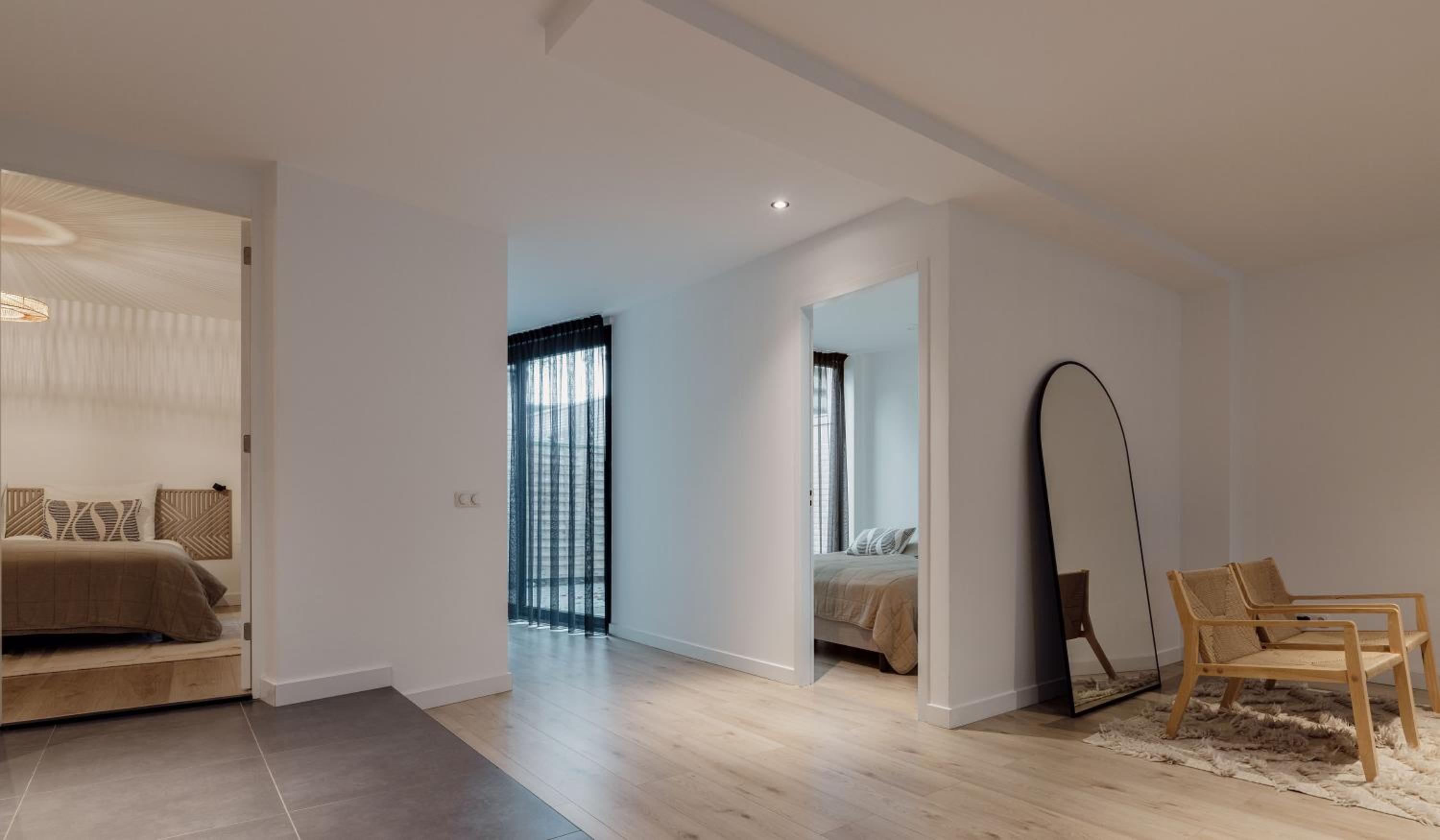 Sfeervol & Ruim Apt Met Patio En 2 Slaapkamers view 2