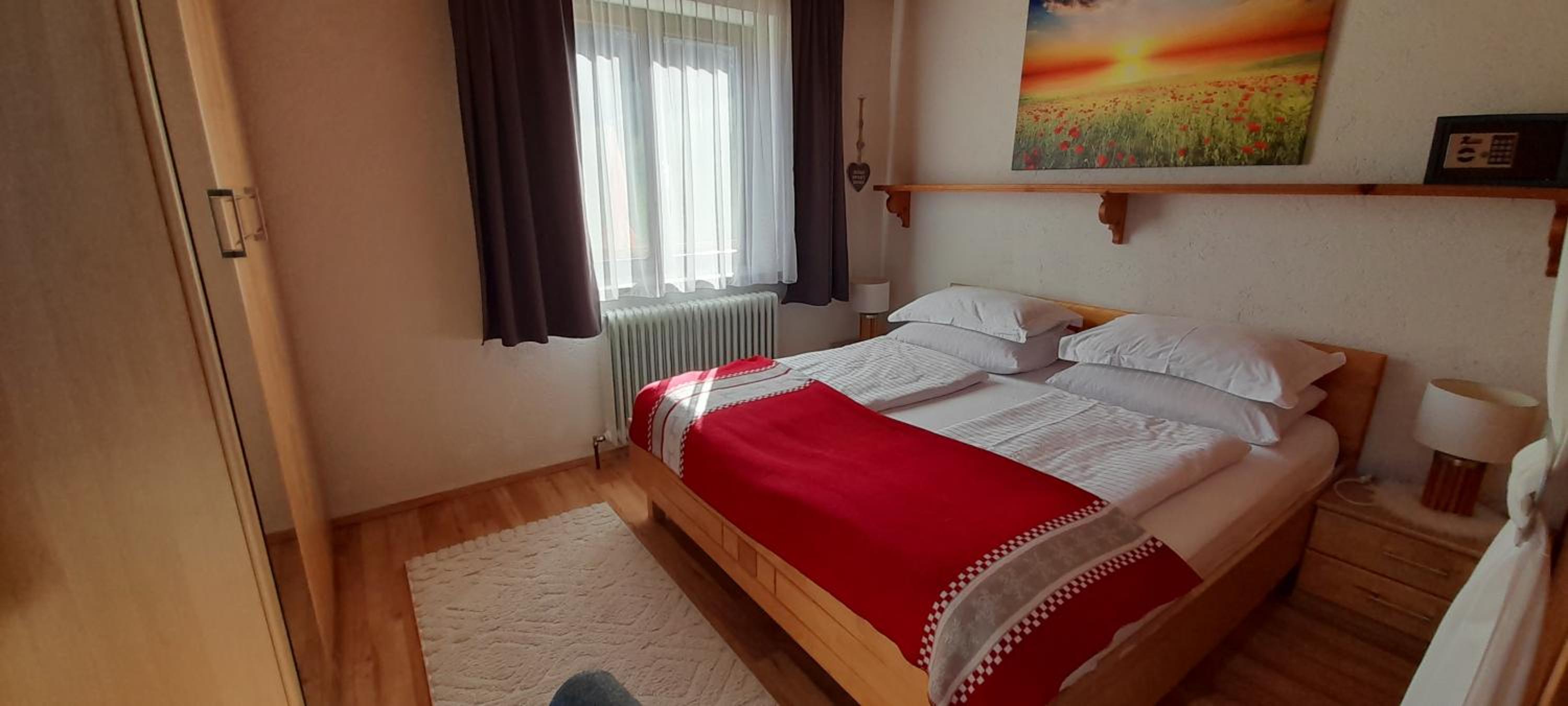 Ferienwohnung am Krausberghof mit Balkon und Parkplatz, Aufenthaltsraum mit Spielmöglichkeiten, Erholung- inmitten der Natur, 6 Fahrminuten zur Alpentherme