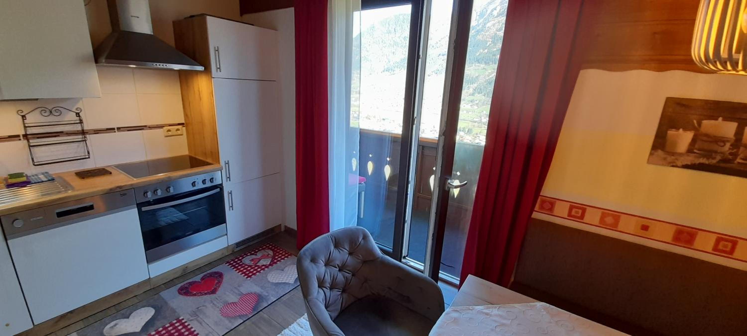 Ferienwohnung am Krausberghof mit Balkon und Parkplatz, Aufenthaltsraum mit Spielmöglichkeiten, Erholung- inmitten der Natur, 6 Fahrminuten zur Alpentherme