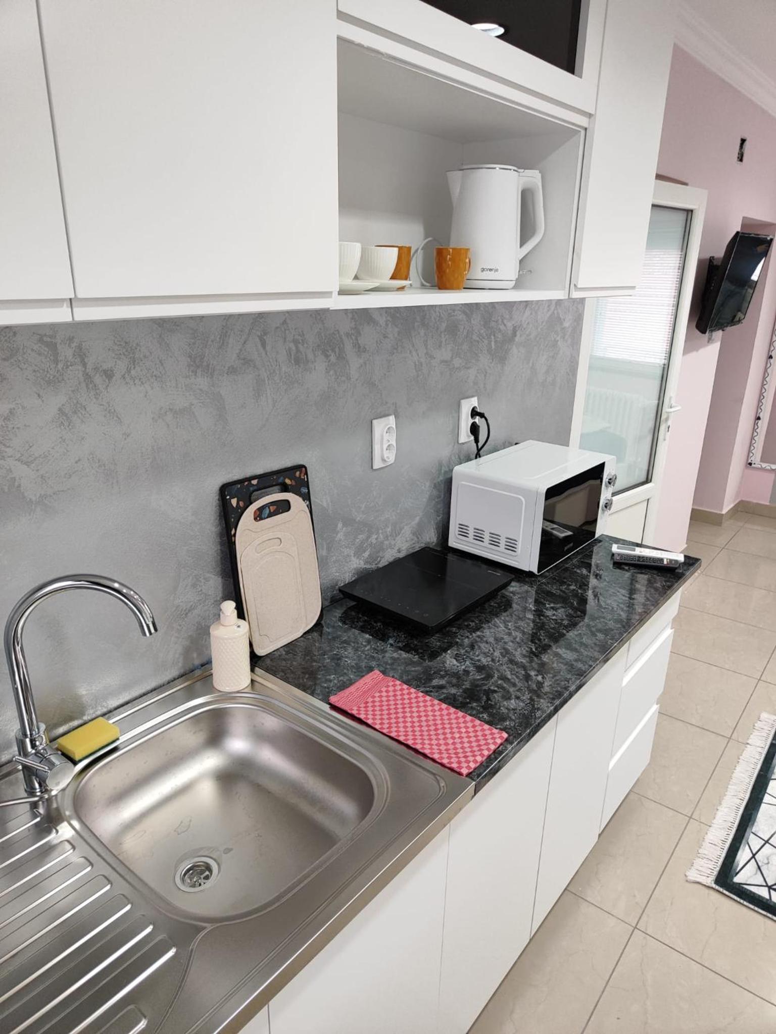 Apartman White