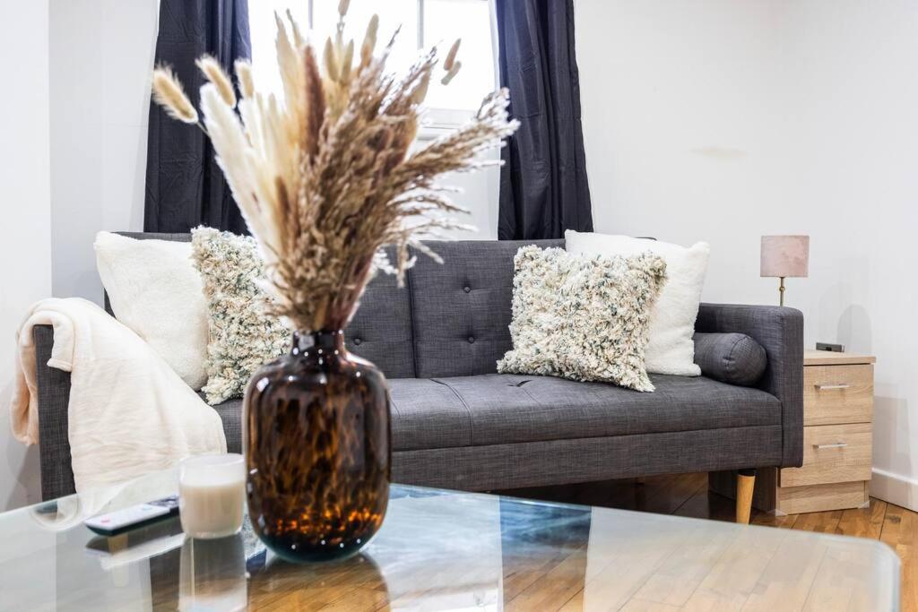 Stylish 2 Bedroom Haven by Liverpool Street