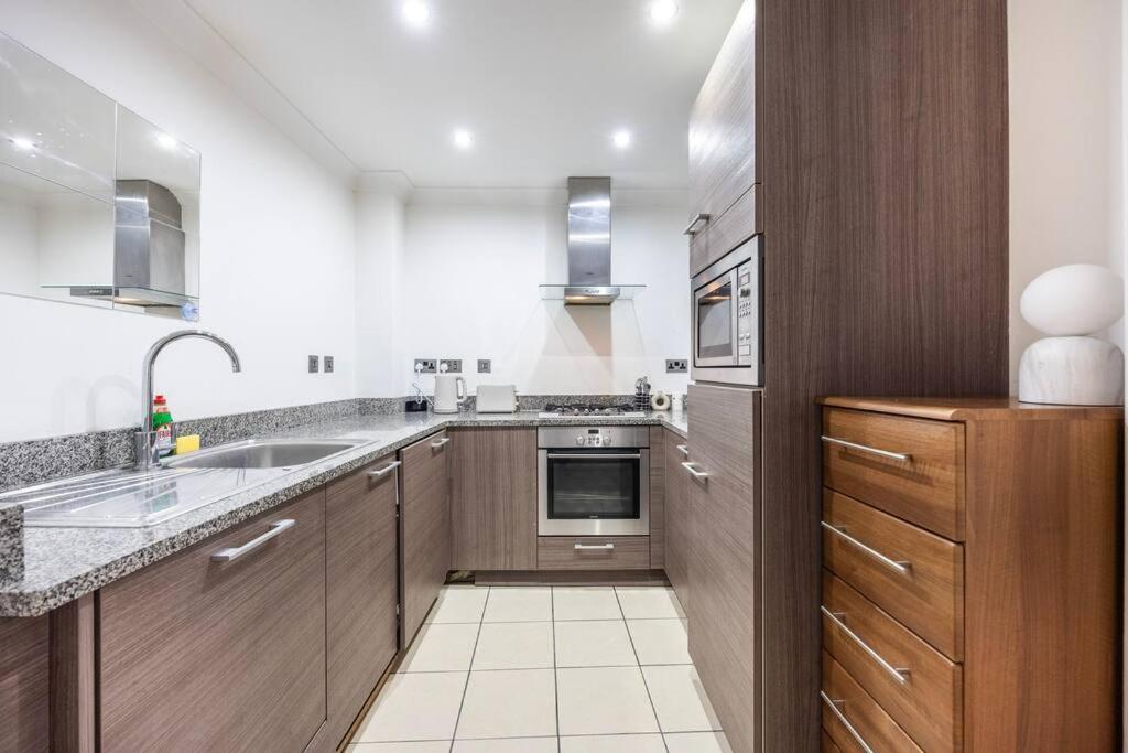 Stylish 2 Bedroom Haven by Liverpool Street