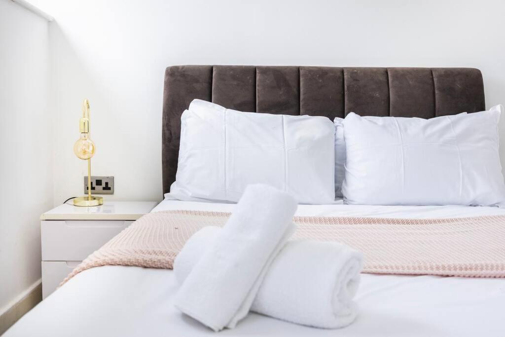 Stylish 2 Bedroom Haven by Liverpool Street