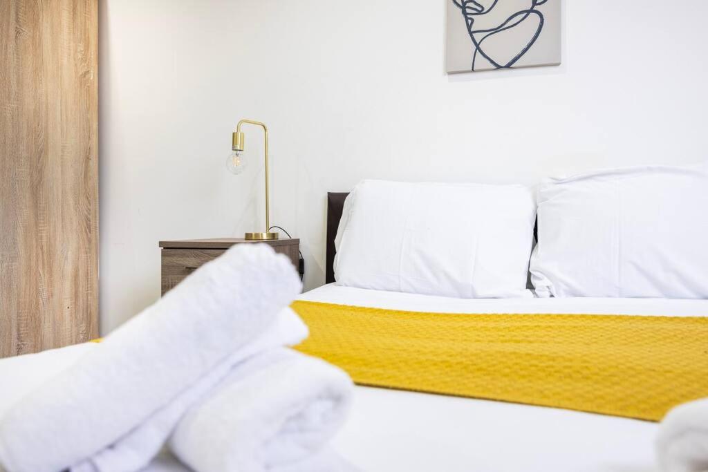 Stylish 2 Bedroom Haven by Liverpool Street