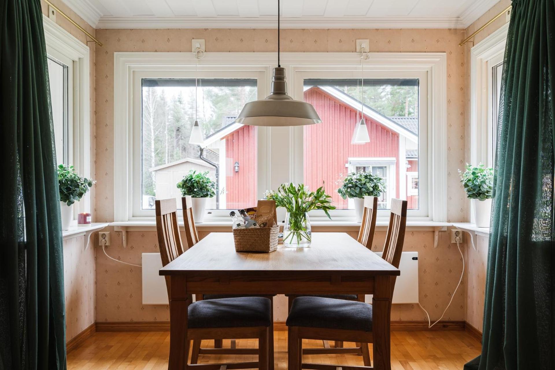 Guestly Homes - 2BR Lodge with Sauna view 4