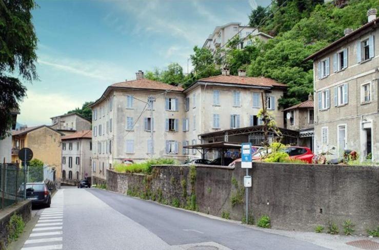 RELAX HOUSE 7min in bus dal Lago view 2