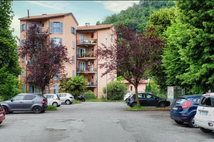 RELAX HOUSE 7min in bus dal Lago view 3