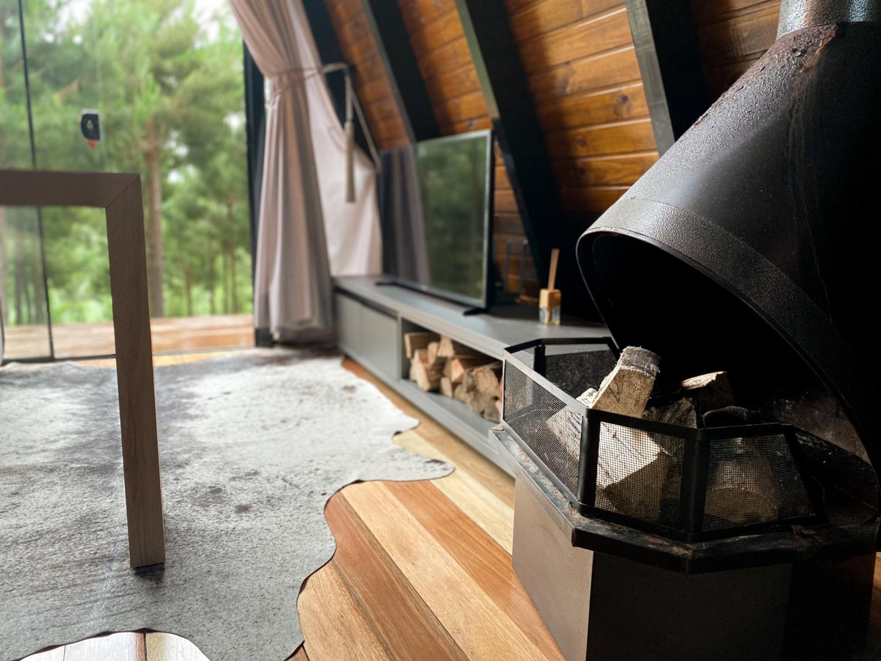 Cabana com hidromassagem na montanha