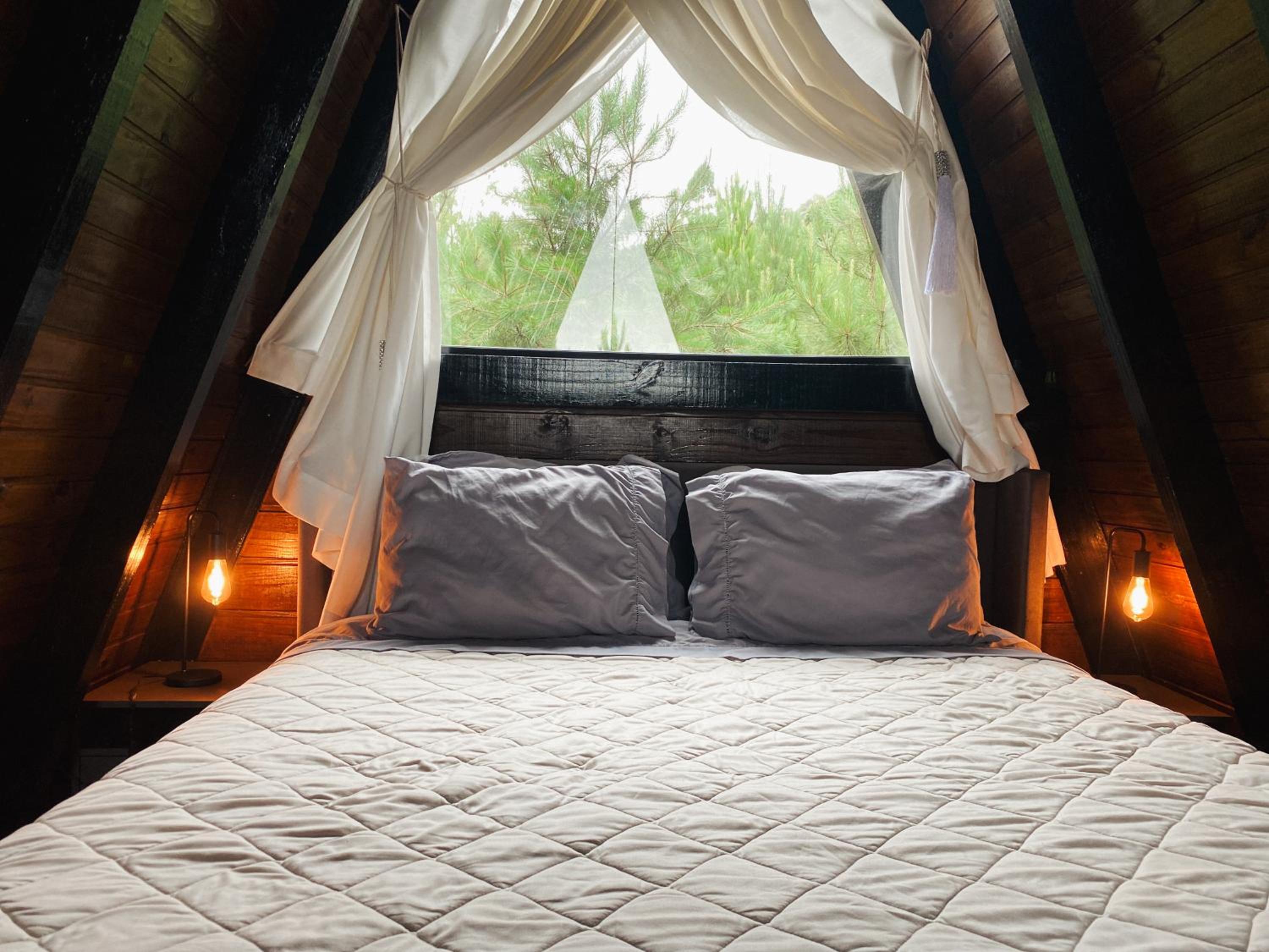 Cabana com hidromassagem na montanha