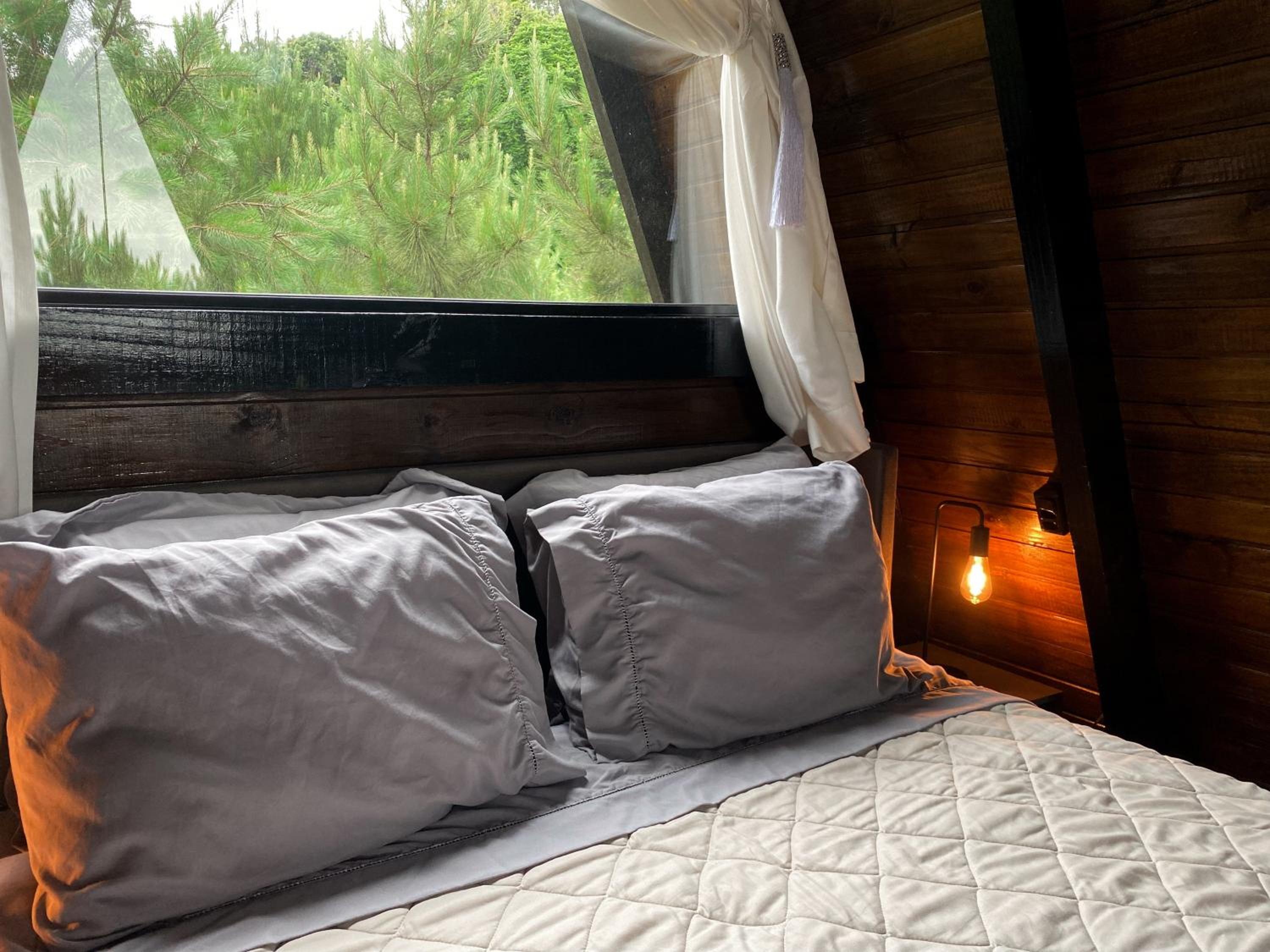 Cabana com hidromassagem na montanha